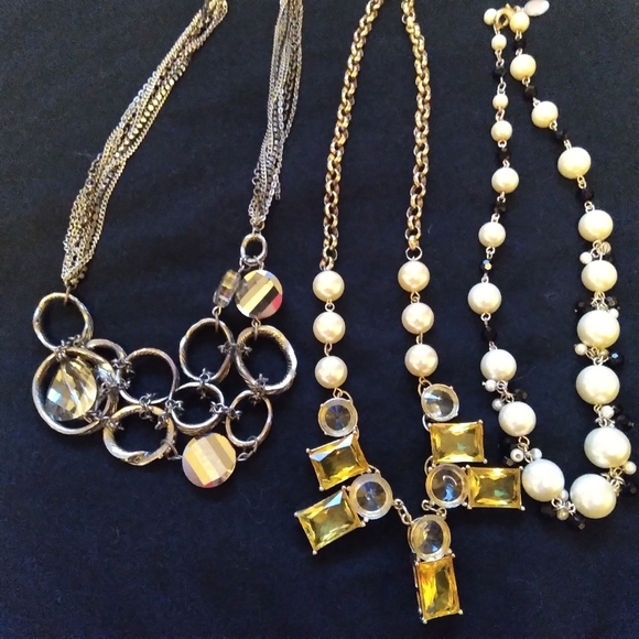 3 statement necklaces (2 signed) - Picture 2 of 11